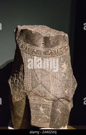 Eröffnungsbesuch der Ausstellung 'Sésostris III, pharaon de légende', Lille, Frankreich, Statue des Gouverneurs Wakha III, granit. Gefunden in Qau el Kebir. Stockfoto