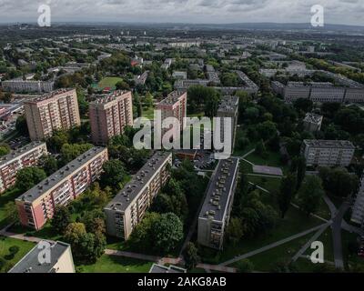 September 3, 2019, Krakau, Polen: (Herausgebers € ™ s Hinweis: das Bild von einer Drohne). Ansicht von Wohngebäuden in den Vororten von Nowa Huta Stadtzentrum.. Nowa Huta ist ein Social Realist Bezirk mit großen Gehäuse Bausteine, die zu Propagandazwecken gebaut wurden. (Bild: © Omar Marques/SOPA Bilder über ZUMA Draht) Stockfoto