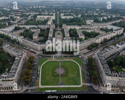 Krakau, Polen. 3. Sep 2019. (Anmerkung der Redaktion: das Bild von einer Drohne getroffen). Blick auf Ronald Reagan Central Square und Gehäuse, A, B, C und D in Krakau. Nowa Huta ist ein Social Realist Bezirk mit großen Gehäuse Bausteine, die zu Propagandazwecken gebaut wurden. Credit: Omar Marques/SOPA Images/ZUMA Draht/Alamy leben Nachrichten Stockfoto