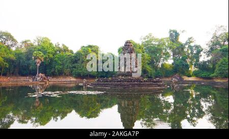 Querformat mit Reflexion des Neak Pean oder Neak Poan in Angkor Wat, Siem Reap, Kambodscha Stockfoto