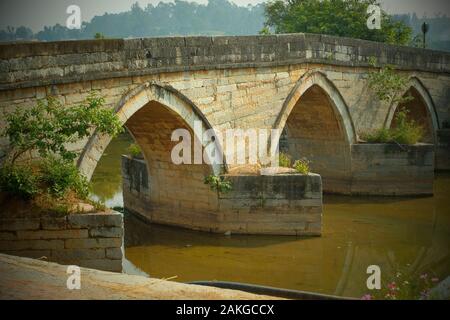 Eine alte 3-Bogen Steinbrücke in Jianshui, Honghe, Yunnan, China. Stockfoto
