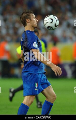 Dortmund Deutschland, vom 4. Juli 2006, FIFA WM Deutschland 2006, Germany-Italy Halbfinale im Westfalenstadion: Francesco Totti in Aktion während des Spiels Stockfoto