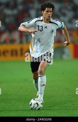 Dortmund Deutschland, vom 4. Juli 2006, FIFA WM Deutschland 2006, Germany-Italy Halbfinale im Westfalenstadion: Michael Ballack in Aktion während des Spiels Stockfoto