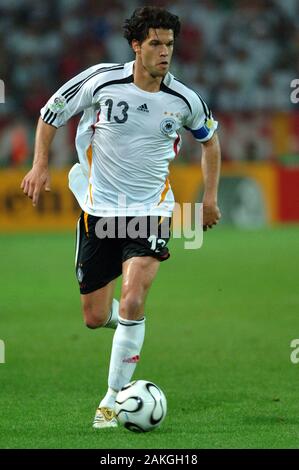 Dortmund Deutschland, vom 4. Juli 2006, FIFA WM Deutschland 2006, Germany-Italy Halbfinale im Westfalenstadion: Michael Ballack in Aktion während des Spiels Stockfoto