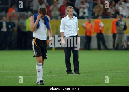 Dortmund Deutschland, vom 4. Juli 2006, FIFA WM Deutschland 2006, Germany-Italy Halbfinale im Westfalenstadion: Jurgen Klinsmann am Ende des Spiels enttäuscht Stockfoto