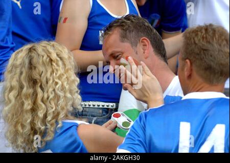 Hannover, 12. Mai 2006, FIFA WM 2006, Italien, Ghana, Gleiches beim HDI-Arena: Italienischen Fans vor dem Italy-Ghana überein Stockfoto