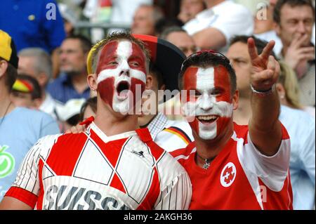 Hannover, 12. Mai 2006, FIFA WM 2006, Italien, Ghana, Gleiches beim HDI-Arena: die Schweizer Fans vor dem Italy-Ghana überein Stockfoto