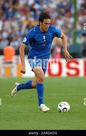 Hannover, 12. Mai 2006, FIFA WM 2006, Italien, Ghana, Gleiches beim HDI-Arena: Luca Toni in Aktion während des Spiels Stockfoto