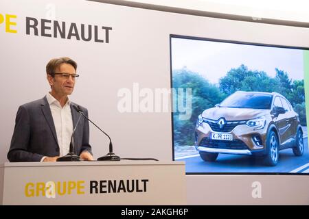 Düsseldorf, Deutschland. 08 Jan, 2020. Uwe HOCHGESCHURTZ, Manager, Vorstandsvorsitzender der Renault Deutschland AG, während seiner Rede zur Bilanzpressekonferenz der Renault Deutschland AG in Düsseldorf, 8. Januar 2020. | Verwendung der weltweiten Kredit: dpa/Alamy leben Nachrichten Stockfoto