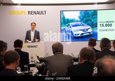 Düsseldorf, Deutschland. 08 Jan, 2020. Uwe HOCHGESCHURTZ, Manager, Vorstandsvorsitzender der Renault Deutschland AG, während seiner Rede zur Bilanzpressekonferenz der Renault Deutschland AG in Düsseldorf, 8. Januar 2020. Â | Nutzung der weltweiten Kredit: dpa/Alamy leben Nachrichten Stockfoto