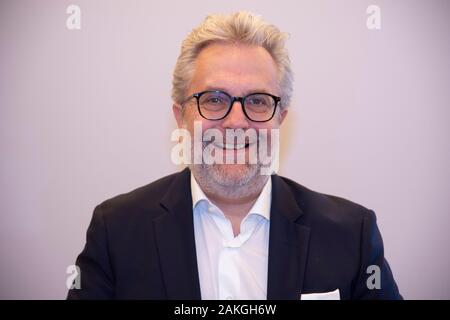 Düsseldorf, Deutschland. 08 Jan, 2020. Christophe MITTELBERGER, Management Vertrieb, Porträt, Porträt, Porträt, 7/8-Einzelbild, einziges Motiv, Bilanzpressekonferenz der Renault Deutschland AG in Düsseldorf, 08.01.2020. | Verwendung der weltweiten Kredit: dpa/Alamy leben Nachrichten Stockfoto