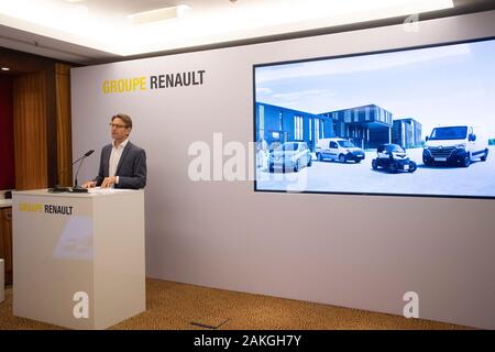 Düsseldorf, Deutschland. 08 Jan, 2020. Uwe HOCHGESCHURTZ, Manager, Vorstandsvorsitzender der Renault Deutschland AG, während seiner Rede zur Bilanzpressekonferenz der Renault Deutschland AG in Düsseldorf, 8. Januar 2020. | Verwendung der weltweiten Kredit: dpa/Alamy leben Nachrichten Stockfoto