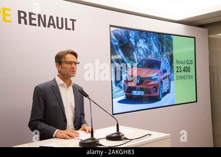 Düsseldorf, Deutschland. 08 Jan, 2020. Uwe HOCHGESCHURTZ, Manager, Vorstandsvorsitzender der Renault Deutschland AG, während seiner Rede zur Bilanzpressekonferenz der Renault Deutschland AG in Düsseldorf, 8. Januar 2020. | Verwendung der weltweiten Kredit: dpa/Alamy leben Nachrichten Stockfoto