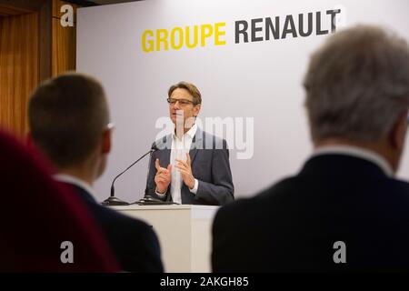 Düsseldorf, Deutschland. 08 Jan, 2020. Uwe HOCHGESCHURTZ, Manager, Vorstandsvorsitzender der Renault Deutschland AG, während seiner Rede zur Bilanzpressekonferenz der Renault Deutschland AG in Düsseldorf, 8. Januar 2020. | Verwendung der weltweiten Kredit: dpa/Alamy leben Nachrichten Stockfoto