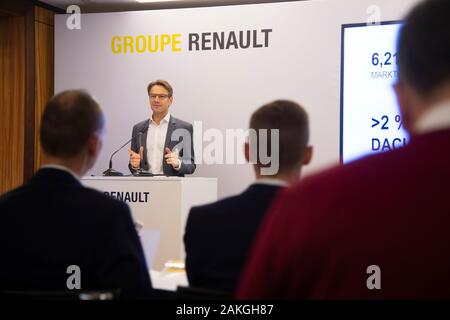 Düsseldorf, Deutschland. 08 Jan, 2020. Uwe HOCHGESCHURTZ, Manager, Vorstandsvorsitzender der Renault Deutschland AG, während seiner Rede zur Bilanzpressekonferenz der Renault Deutschland AG in Düsseldorf, 8. Januar 2020. | Verwendung der weltweiten Kredit: dpa/Alamy leben Nachrichten Stockfoto