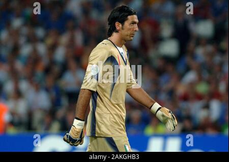 Hannover, 12. Mai 2006, FIFA WM 2006, Italien, Ghana, Gleiches beim HDI-Arena: Gianluigi Buffon während des Spiels Stockfoto