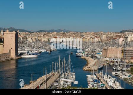 Frankreich, Bouche-du-Rhône, Marseille, der alte Hafen von der Convention Center gesehen Stockfoto