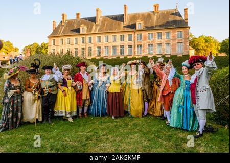 Frankreich, Yvelines (78), Les Mesnuls, Les Mesnuls castlle, Tag des Denkmals 2019, figurants in Kostüm während der historischen Rekonstruktion Stockfoto