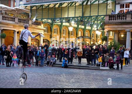 Vereinigtes Königreich, London, Covent Garden, der ehemaligen Obst- und Gemüsemarkt auf dem zentralen Platz, jetzt eine kommerzielle und touristische Website Stockfoto