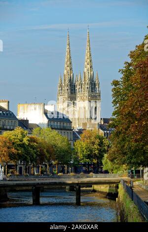 Frankreich, Finistere, Quimper, Odet Fluss und die Kathedrale Saint Corentin Stockfoto