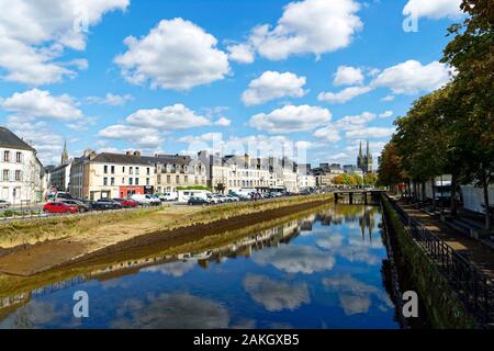 Frankreich, Finistere, Quimper, Odet Fluss und die Kathedrale Saint Corentin Stockfoto