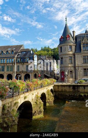 Frankreich, Finistere, Quimper, Pont Ste Catherine Brücke, Fluss Odet und der Finistere Police Department, Rue Dupleix Stockfoto