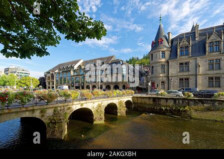 Frankreich, Finistere, Quimper, Pont Ste Catherine Brücke, Fluss Odet und der Finistere Police Department, Rue Dupleix Stockfoto