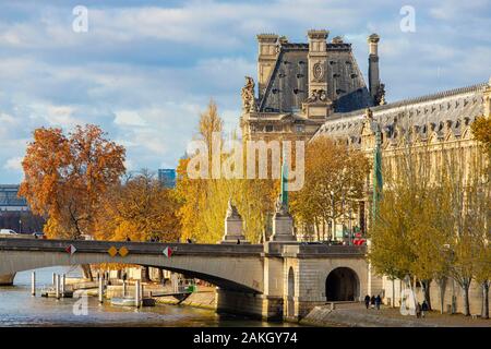 Frankreich, Paris, Bereich als Weltkulturerbe von der UNESCO, die Ufer der Seine, im Herbst, dem Louvre Stockfoto