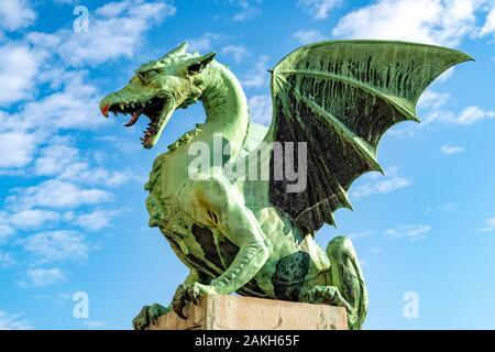 Ljubljana Kupfer dragon auf der Brücke, Symbol der Stadt Stockfoto