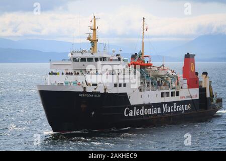 MV Hebridean Inseln segeln durch den Klang der Mull. Eine der verschiedenen Arten der Fähre für die schottischen Western Isles Stockfoto