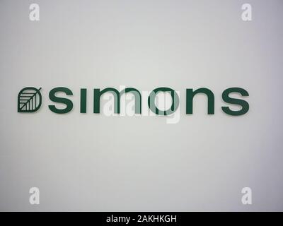 ALBERTA, Kanada - 20 SEPTEMBER 2014: La Maison Simons in Alberta, Kanada. Es ist ein Modehaus in Kanada, gegründet 1840. Stockfoto