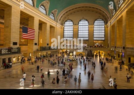 NEW YORK, USA - 26. AUGUST 2017: Nicht identifizierte Personen am Grand Central Terminal in New York City, USA. Es ist der dritte - verkehrsreichsten Bahnhof im Norden ein Stockfoto