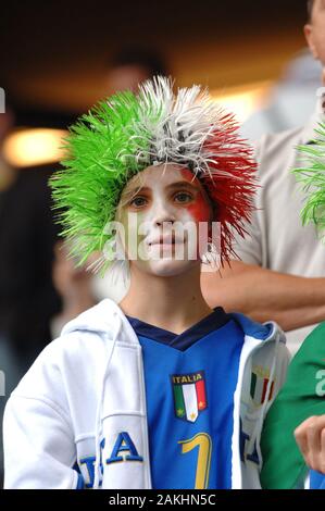 Hamburg, Deutschland, 22.06.2006: FIFA Fußball-Weltmeisterschaft Deutschland 2006, Italienischen Fans vor dem Match Italy-Czech Rep. Stockfoto