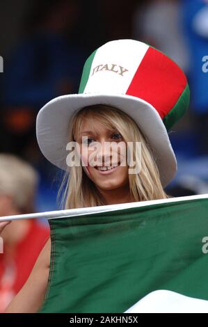 Hamburg, Deutschland, 22.06.2006: FIFA Fußball-Weltmeisterschaft Deutschland 2006, Italienischen Fans vor dem Match Italy-Czech Rep. Stockfoto