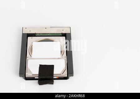 2,5 Festplatte, HDD aus alten laptoop auf weißem Hintergrund Stockfoto