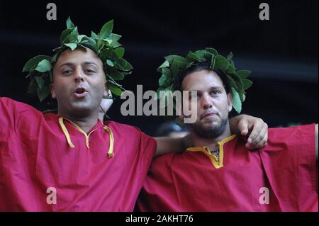 Hamburg, Deutschland, 30.06.2006: FIFA Fußball-Weltmeisterschaft Deutschland 2006, Italienischen Fans vor dem Italy-Ukraine überein Stockfoto