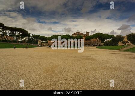 Weiter Blick auf den Circus Maximus in Rom, Italien Stockfoto