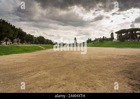 Weiter Blick auf den Circus Maximus in Rom, Italien Stockfoto