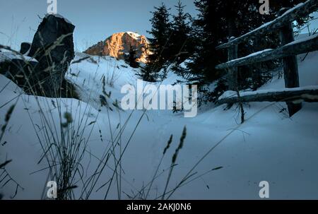 Dolomiten in frischem wintersnow Stockfoto