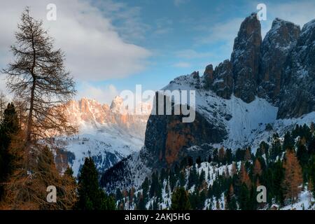 Dolomiten in frischem wintersnow Stockfoto