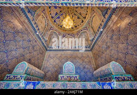 Innenraum mit blauen Kacheln verziert von pakhlavan Makhmoud Mausoleum, um diesem oder in der Nekropole des Khans von Chiwa, Itchan-Kala Stockfoto