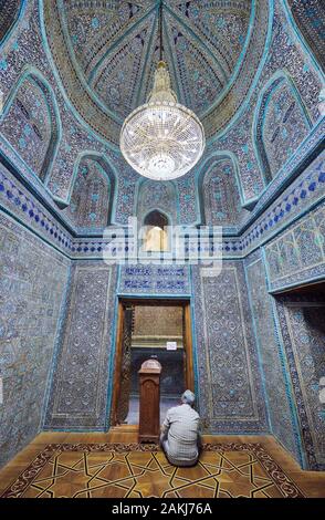 Innenraum mit blauen Kacheln verziert von pakhlavan Makhmoud Mausoleum, um diesem oder in der Nekropole des Khans von Chiwa, Itchan-Kala Stockfoto