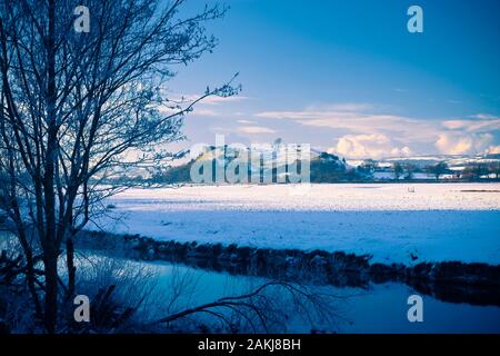 Dryslwyn Schloss Fluss Towy in der Nähe von Peebles Carmarthenshire Wales im Schnee Stockfoto