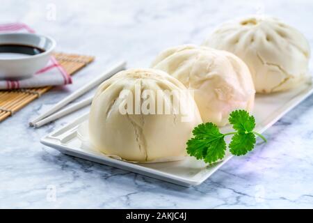 Chinesische gedämpfte Brötchen mit Fleisch und Gemüse Stockfoto