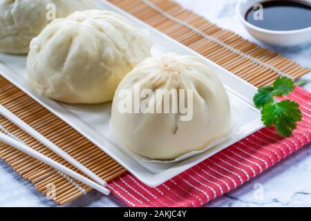 Chinesische gedämpfte Brötchen mit Fleisch und Gemüse Stockfoto