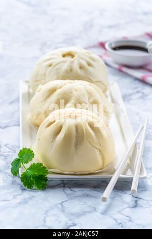 Chinesische gedämpfte Brötchen mit Fleisch und Gemüse Stockfoto