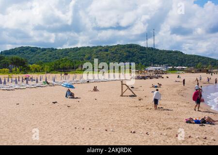 Agva, Türkei - 12. September 2019. Urlauber genießen Agva Strand an der Küste des Schwarzen Meeres in der Sile Bezirk von Istanbul Provinz in der Späten Jahreszeit Stockfoto