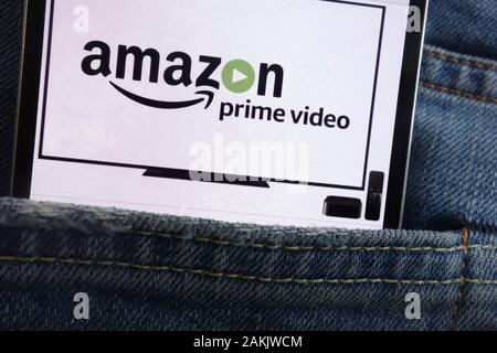 Amazon Prime Video Logo auf dem Smartphone in Jeans Tasche versteckt Stockfoto
