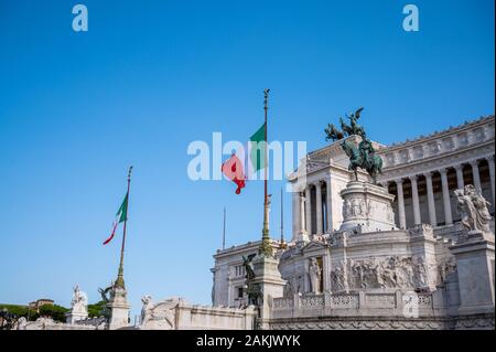 Altare della Patria oder Vaterlandsaltar auf der Piazza Venezia in Rom, Italien, erbaut, um Italiens ersten Soldaten des Weltkriegs zu ehren Stockfoto