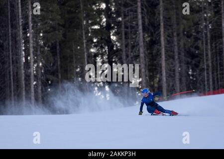 Team GB alpine Skierin, Sophie Foster (16) beim offiziellen Training des Super G bei den Jugend-Olympischen Spielen in Lausanne 2020 am 09. Januar 2020. Stockfoto